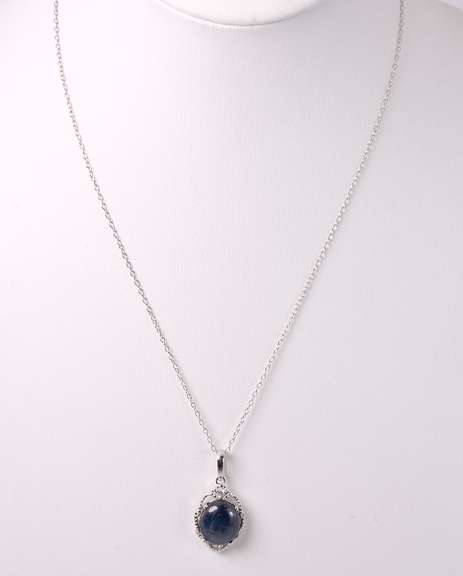 Gorgeous 9.71CTS Cabochon-Cut Star Sapphire & 0.11CTW Diamond Necklace in Sterling Silver
