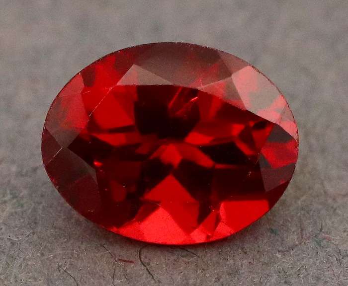 Stunning 2.20ct untreated Garnet center stone
