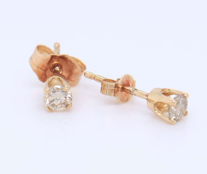 Elegant Yellow gold 0.15ctw Diamond Stud Earrings