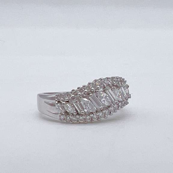 18kt White Gold & Diamond Band Ring
