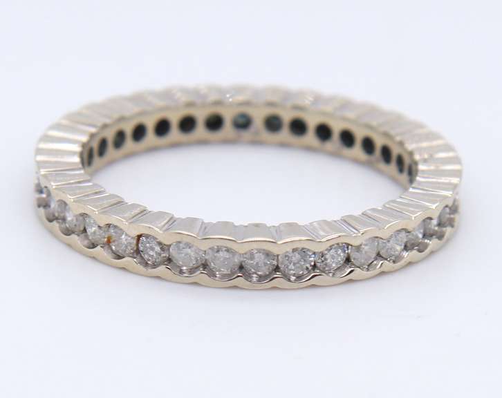 Handsome White Gold Irradiated Green and White Diamond Band