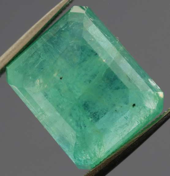 11.47ct vibrant green real Colombian Emerald