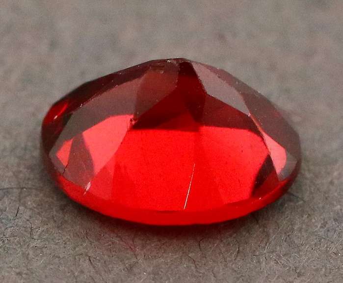 Stunning 2.20ct untreated Garnet center stone
