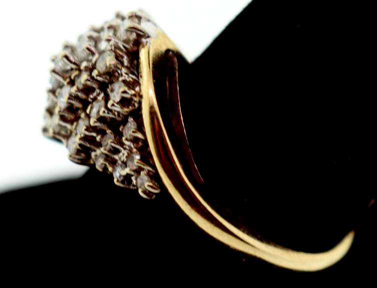 Tidal Cluster of Diamonds on 10k Gold Band