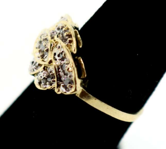 Overlapping Diamond Cluster 10k Gold Ring