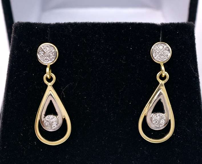 Modern Diamond Dangle Earrings, 18KT