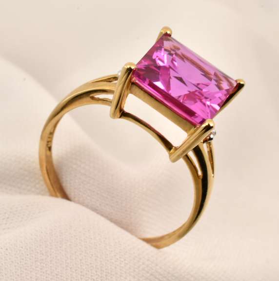Lively Pink Sapphire Ring