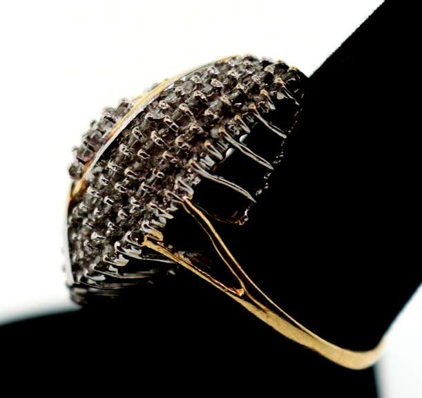 Sophisticated Glimmering Diamond Ring with 10k Gold