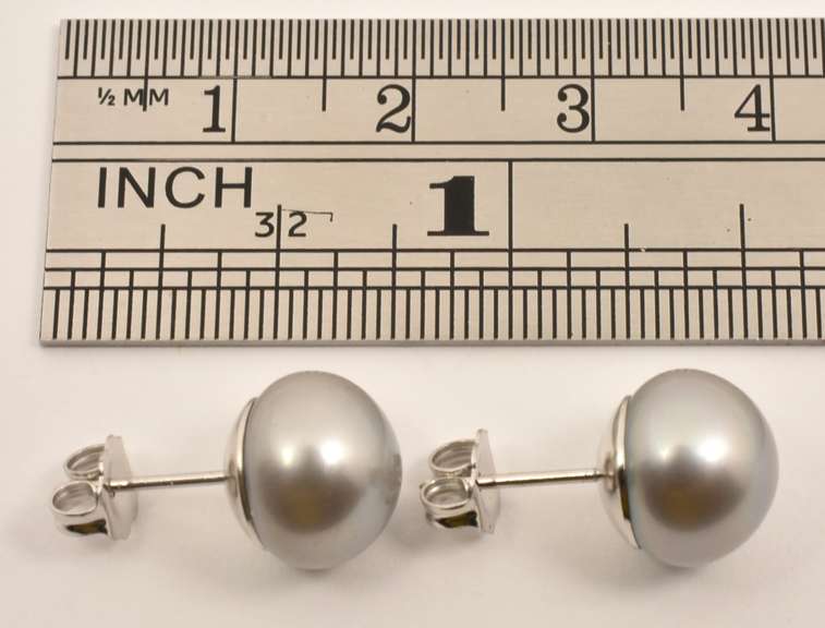 Lovely Silver Gray Pearl Stud Earrings