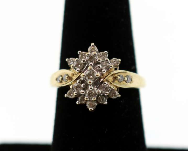 Stunning Halo Diamond Cluster Ring with 10k Gold