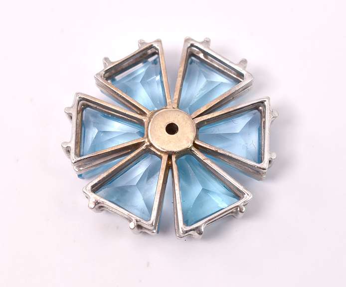 Blue Topaz Flower Pendant, 18KT