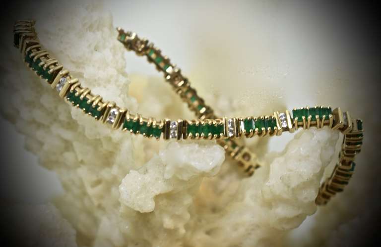 Simple Elegance in an Emerald and Diamond 14K  Bracelet