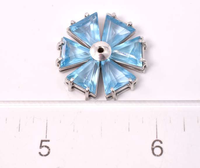 Blue Topaz Flower Pendant, 18KT