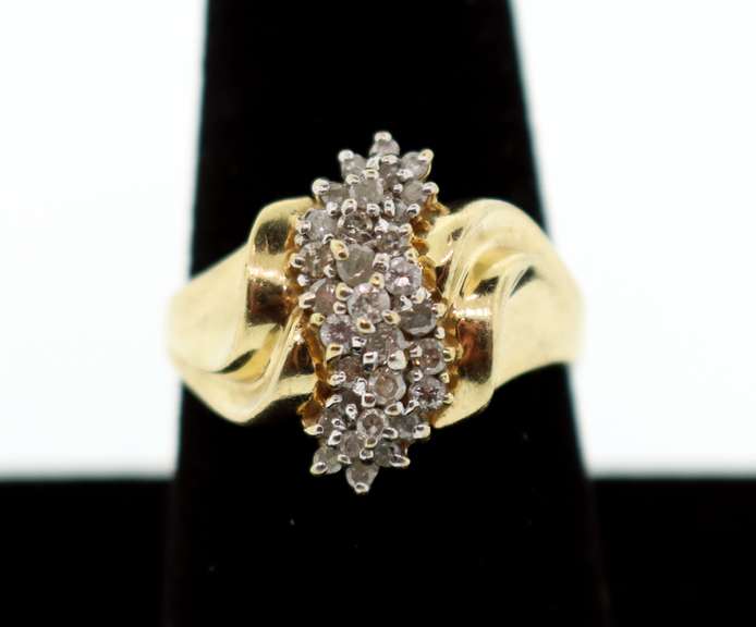 Gorgeous Wavy 10k Gold Diamond Ring