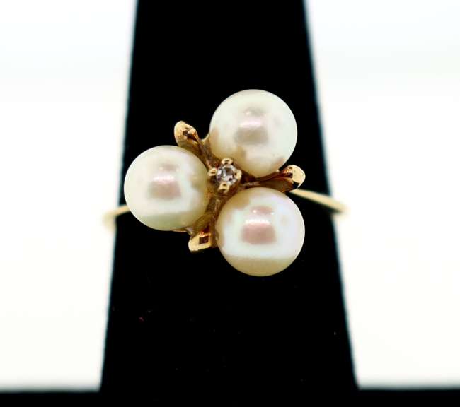Vintage Diamond & Pearl Ring in 10kt Gold