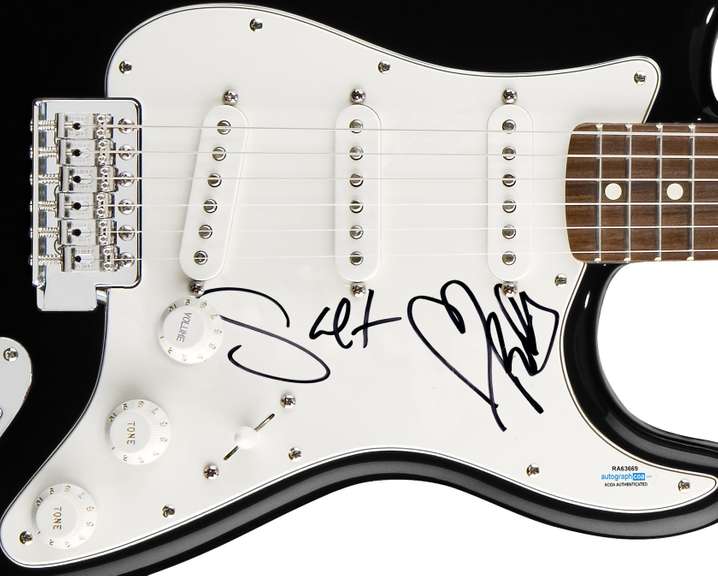 Salt-N-Pepa Autographed Signed Guitar ACOA
