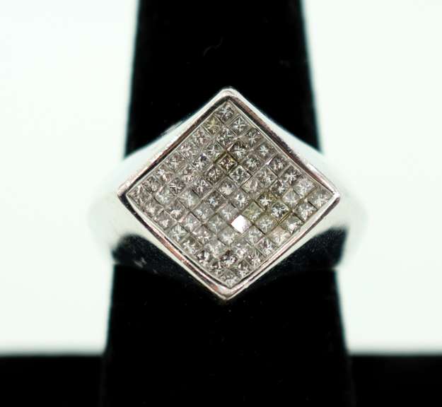 MEN'S 14K WHITE GOLD DIAMOND RING. 1.50 CARAT
