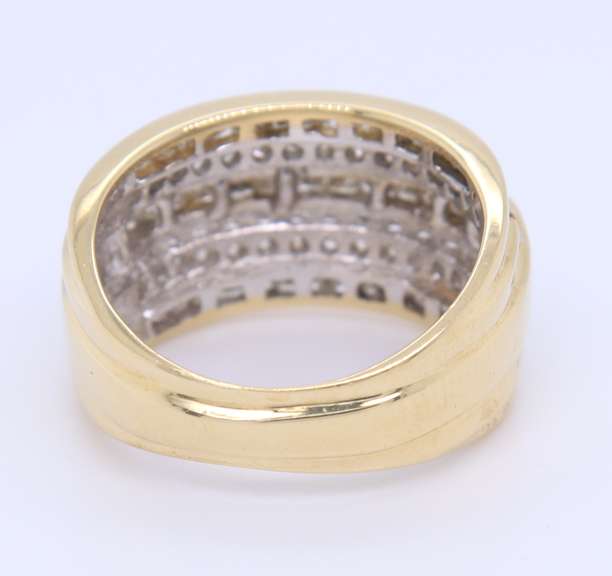 Fabulous Yellow Gold Diamond Wedding Band
