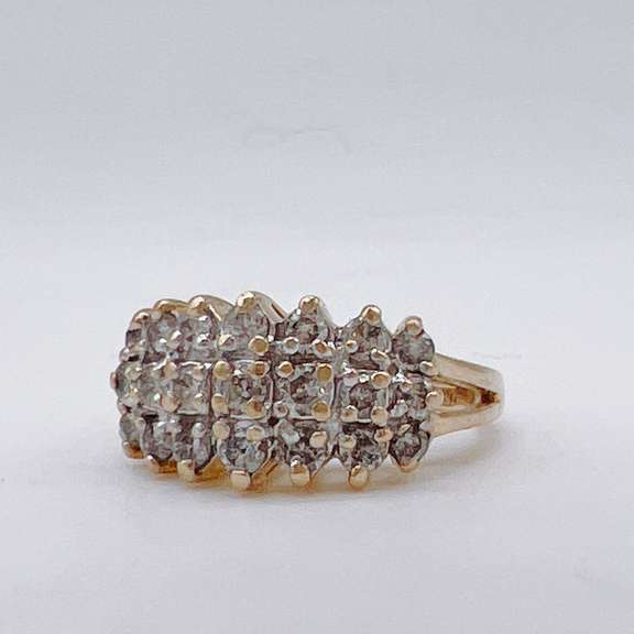 14kt Gold & Diamond Ring