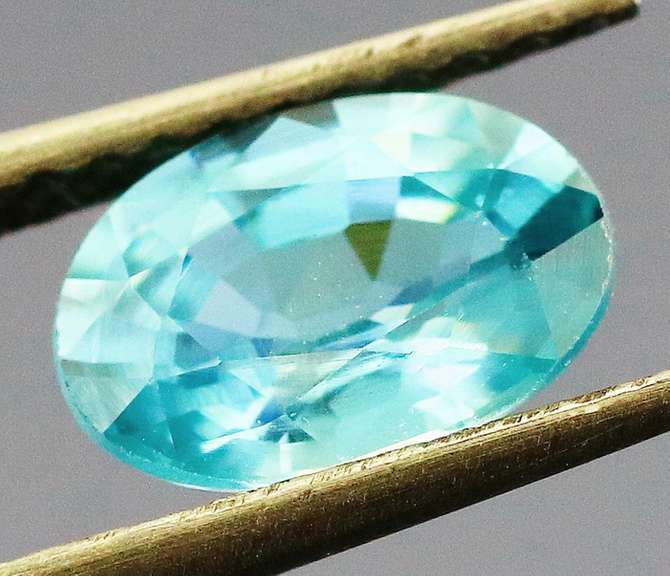 Super glittering! 1.18ct bi-color Cambodian Zircon