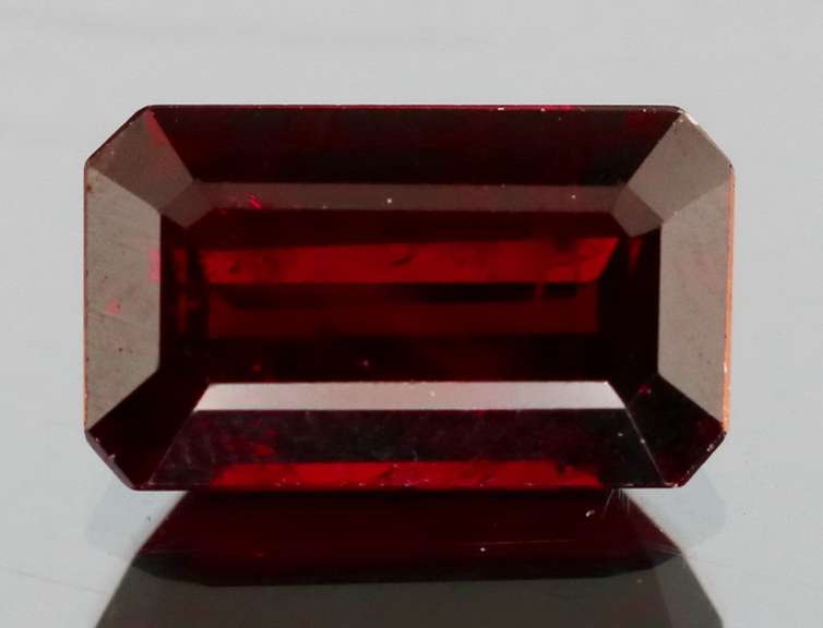 Outstanding 4.09ct deep red Spessartite Garnet