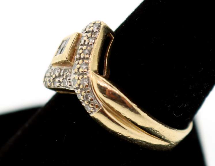 Geometric Diamond Crusted Ring with 10k Gold
