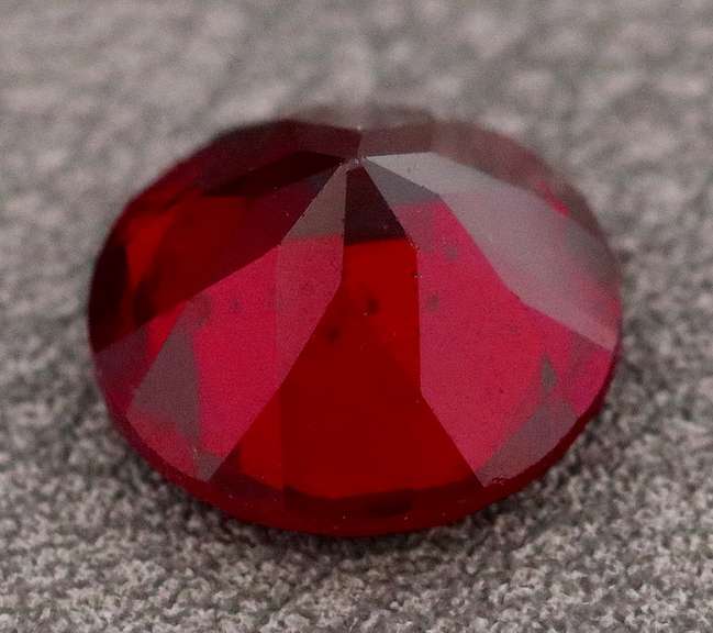 Stunning 4.57ct cherry red Mozambique Garnet solitaire