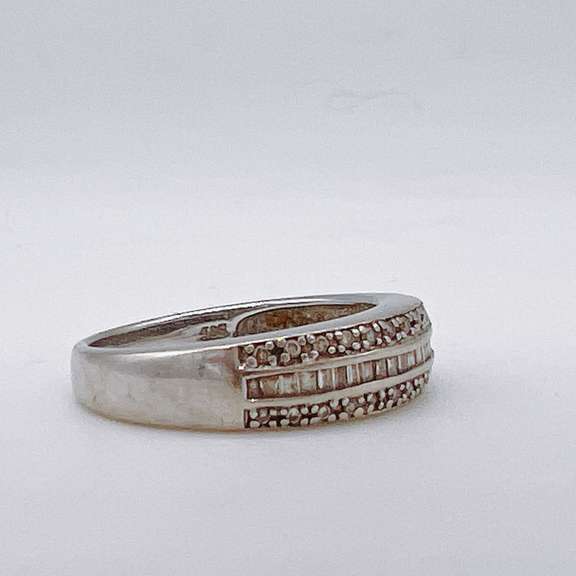 14kt Gold & Diamond Ring