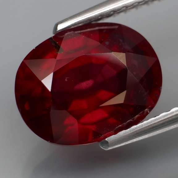 Top violet red 3.96ct Rhodolite Garnet