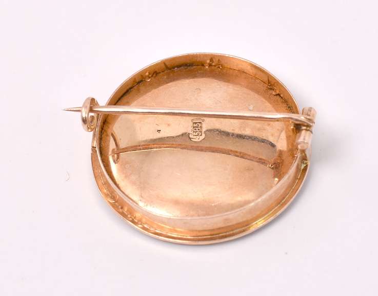 Elegant 14K Yellow Gold Painted Lady Pin with Seed Pearl Halo