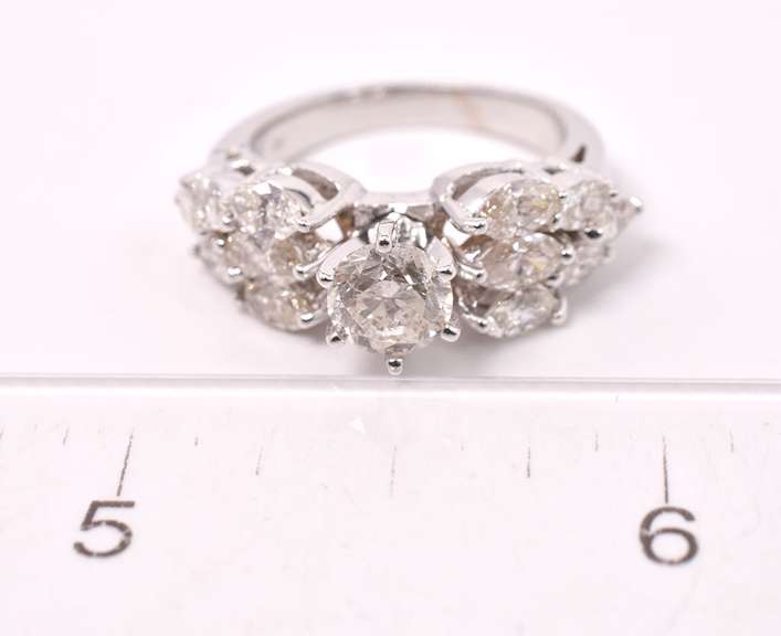Dazzling 2.66ctw Diamond Ring in 18KT