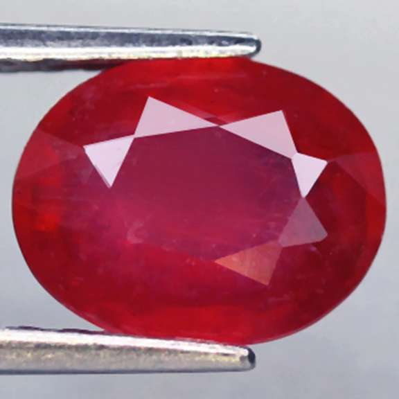 Glistening 2.77ct blood red Ruby