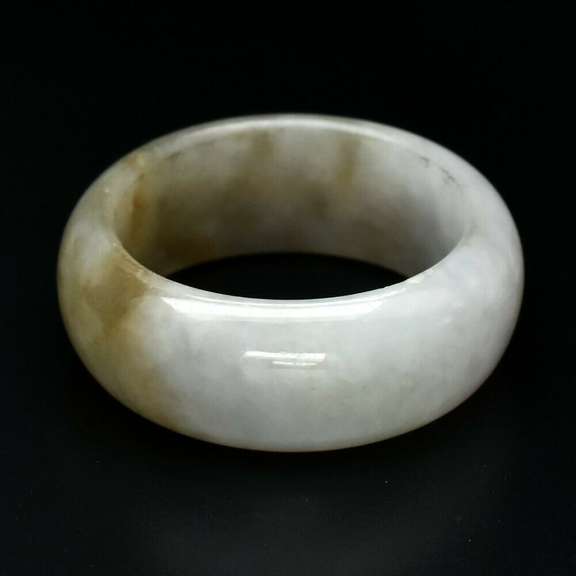 Stunning all natural 32.17ct Jadite Jade ring
