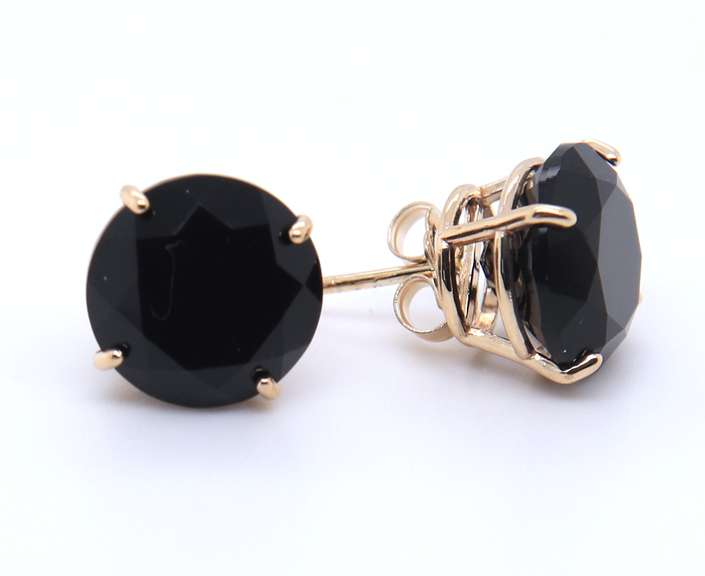 Lovely Yellow Gold Round Black Onyx Stud