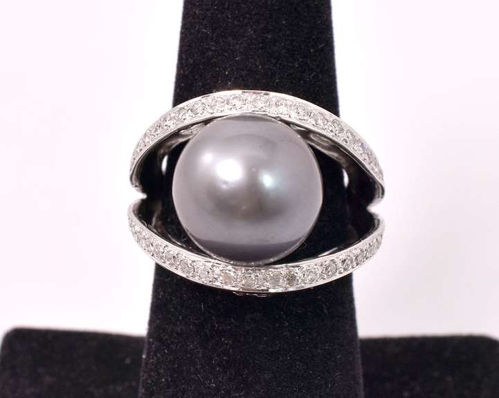 Sensational Pearl & Diamond Ring, 18KT