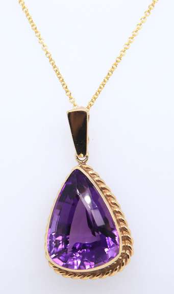 Handsome Yellow Gold Pear Shaped Amethyst Necklace