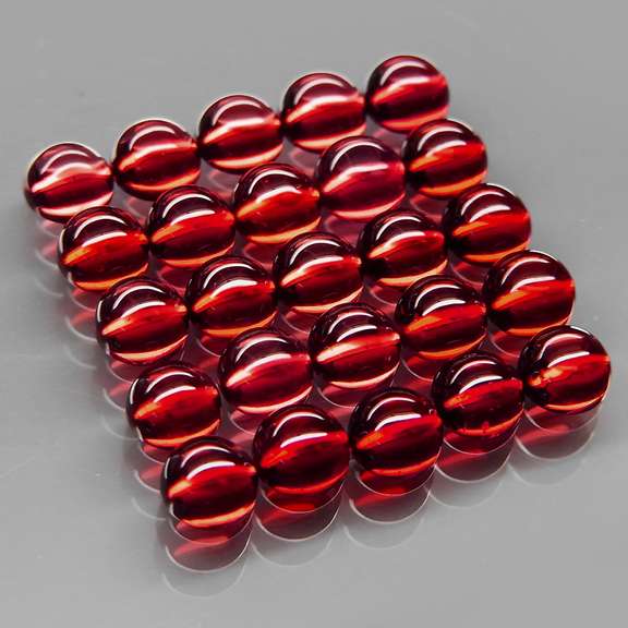 Gorgeous chianti red 11ct 25pc Garnet set
