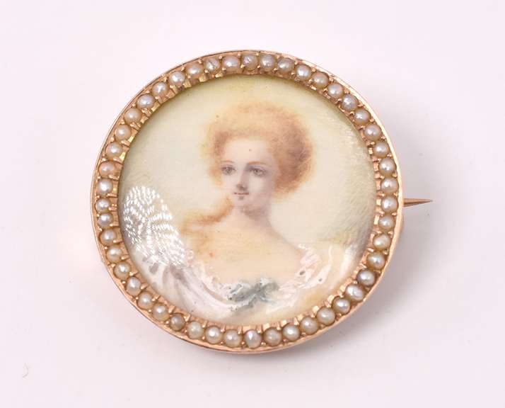 Elegant 14K Yellow Gold Painted Lady Pin with Seed Pearl Halo