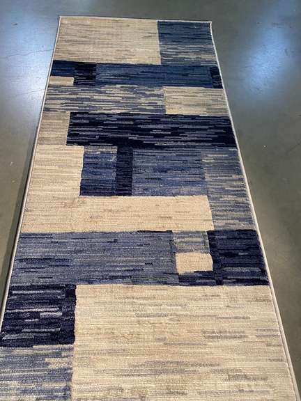 STUNNING 8' MODERN RUNNER