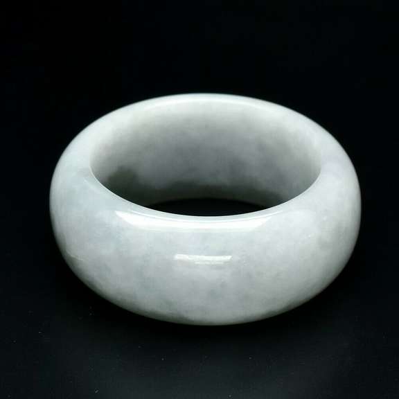 Stunning all natural 47.32ct Jadite Jade ring