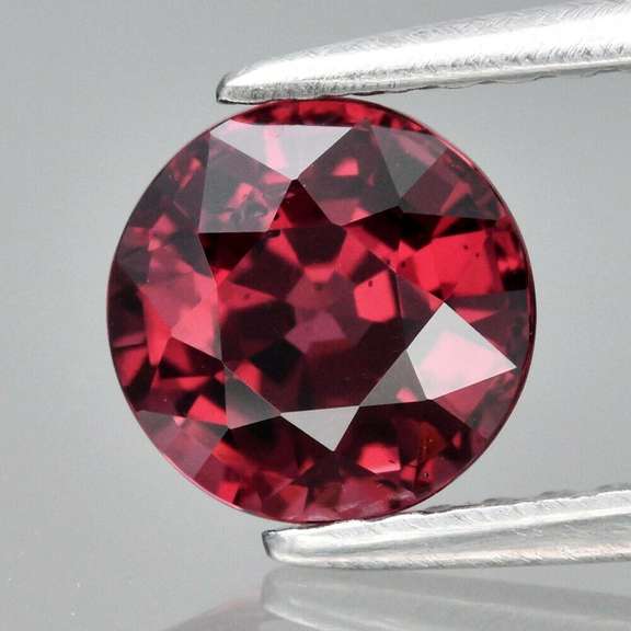 Glittering raspberry red 1.31ct Rhodolite Garnet solitaire