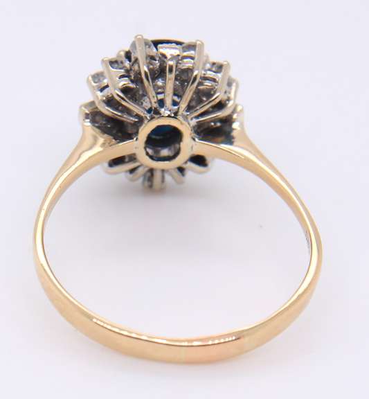 Attractive Sapphire and Diamond Yellow Gold Ring