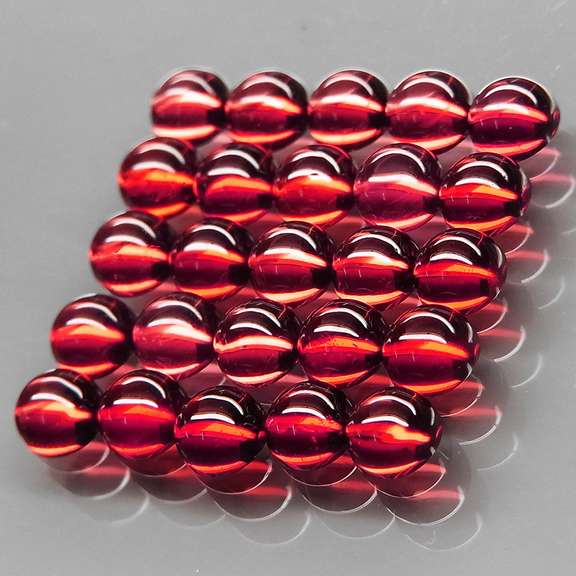 Gorgeous chianti red 10.66ct 25pc Garnet set