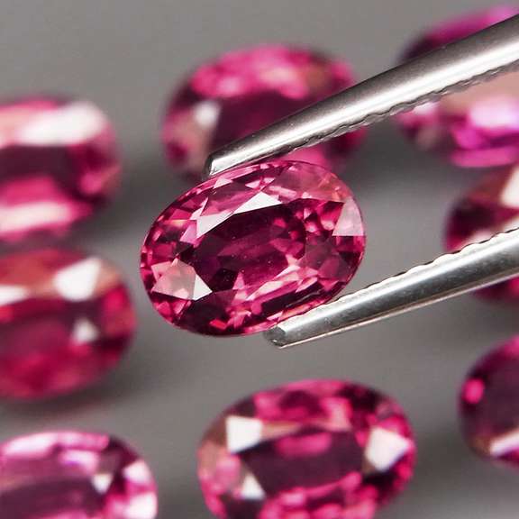 Amazing 7.45ct violet pink Rodolite Garnet set