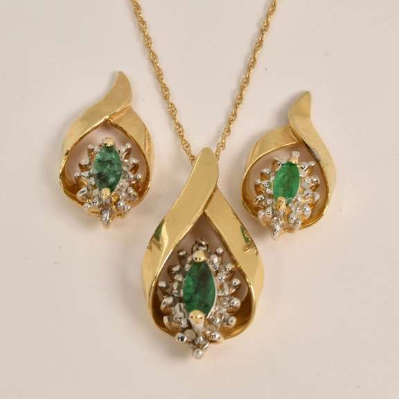 Emerald Earring and Pendant Suite