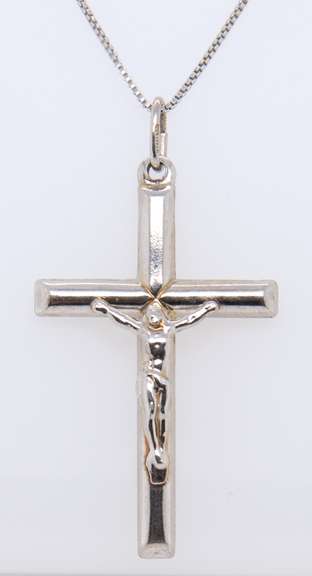 Sterling Silver Cross Pendant on Box Chain Necklace