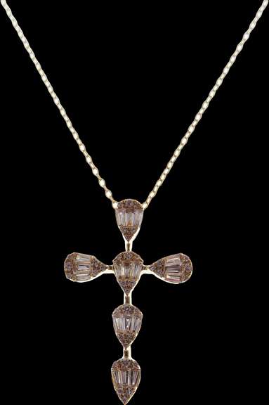 Lovely 18kt Yellow Gold Necklace with Diamond Cross Pendant