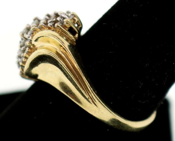 Gorgeous Wavy 10k Gold Diamond Ring