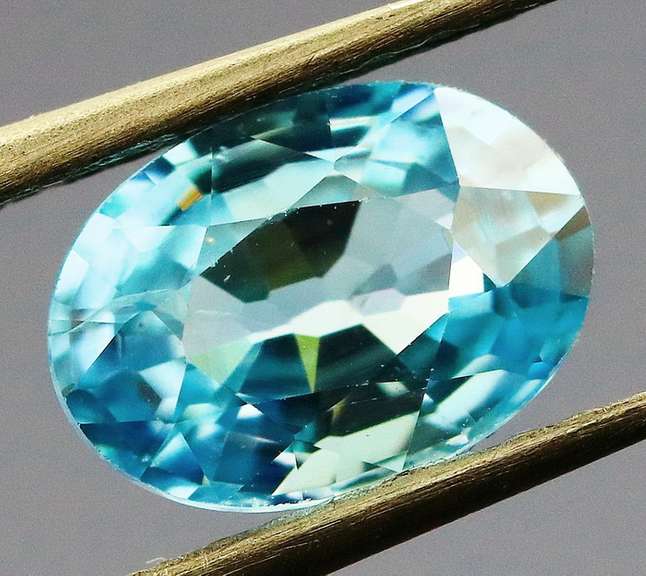 Super glittering! 1.24ct bi-color Cambodian Zircon