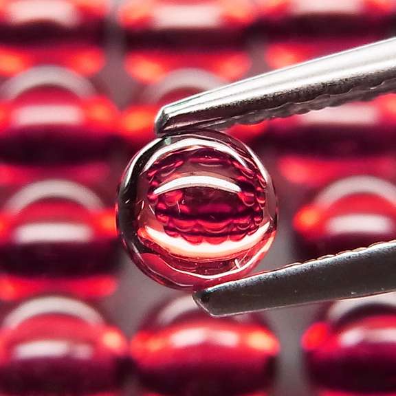 Gorgeous chianti red 10.66ct 25pc Garnet set